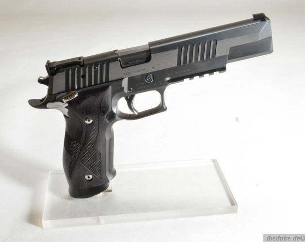 sig-xsix-blackwhite.jpg