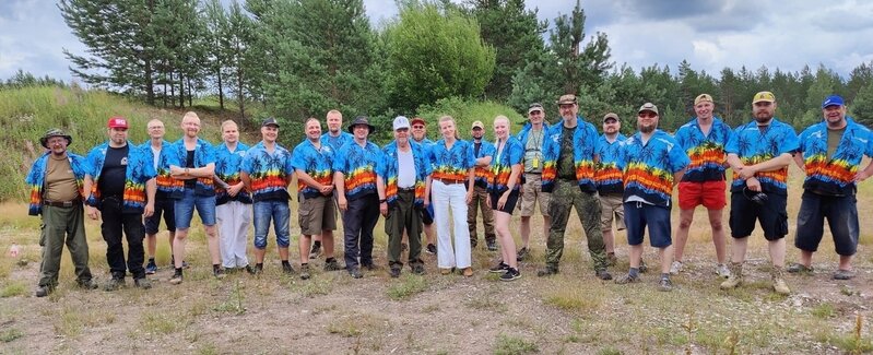 Kilpailun duuniporukka. Puuttuu viisi päätä... Jali, Ville, Janne, Jari ja Panu... Kauheen tärkeetä duunia, jota ilman hommao lisi ollut todellva hankalaa, jos ei mahdotonta.